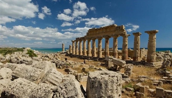 Γιατί οι αρχαίοι Έλληνες έχτιζαν ναούς πάνω σε σεισμικά ρήγματα; Τι λέει Βρετανός καθηγητής